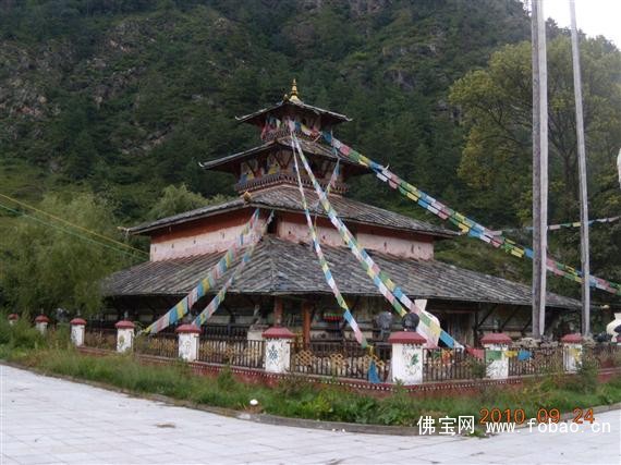 位于日喀则地区吉隆县境内.寺庙初为宁玛派,后改宗噶举派.