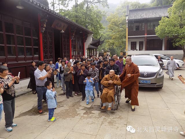 苏州灵岩山寺方丈明学长老赴浙江省安吉北天目山灵峰寺指导寺院工作