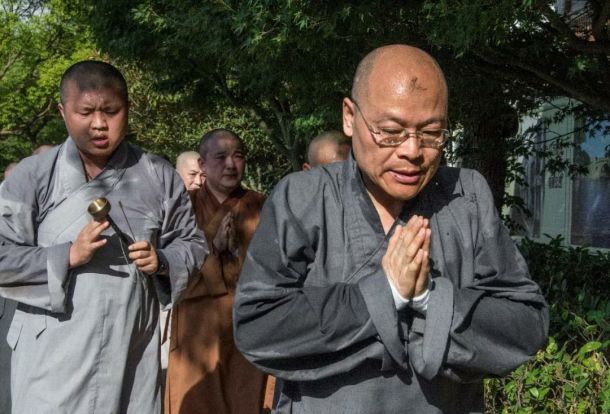 杭州灵隐寺方丈光泉法师领众朝礼普陀山观音菩萨道场