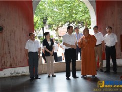 江苏省委、部长杨岳一行考察泰州光孝寺