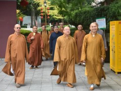 佛光山寺住持心保法师一行参访栖霞古寺