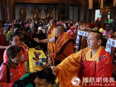 云南晋宁宝泉寺“吉祥转山节” 崇化大和尚领众朝圣祈福