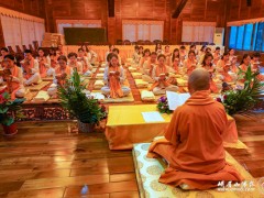 “遍吉祥”峨眉山禅修之旅在峨眉山报国寺举行