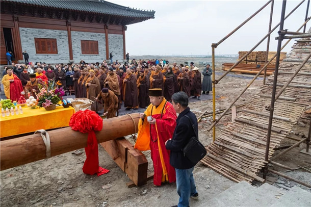 阿育王寺分院万嵩寺法堂山门上梁圆满举行