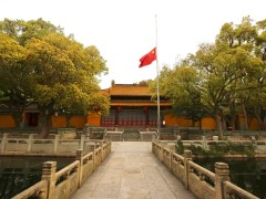 佛教界218寺降半旗向防疫中牺牲的烈士和逝世同胞志哀